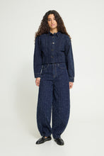 Lade das Bild in den Galerie-Viewer, ICHI - Barrel Jeans Salia in Dark Blue Broken Denim