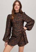 Load image into Gallery viewer, Harper & Yve - Bluse Floor Leopard Chocolate Black