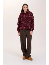 Lade das Bild in den Galerie-Viewer, 24colours - Fleece Sweatjacke mit Blumenmuster in Bordeaux