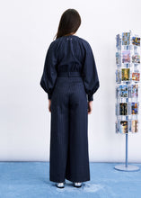 Lade das Bild in den Galerie-Viewer, FRNCH - Jumpsuit Pohang in Gris Nadelstreifen