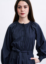 Lade das Bild in den Galerie-Viewer, FRNCH - Jumpsuit Pohang in Gris Nadelstreifen