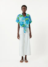 Lade das Bild in den Galerie-Viewer, FRNCH Paris - Bluse Candy Geo Blue