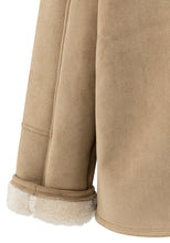 Lade das Bild in den Galerie-Viewer, YAYA - Oversize Mantel in Lammfelloptik in Light Camel