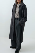 Load image into Gallery viewer, YAYA - Langmantel aus Velourslederimitat mit abnehmbarem Kragen in Hole Black