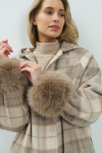 Lade das Bild in den Galerie-Viewer, YAYA - Bündchen aus Fellimitat in Otter Brown