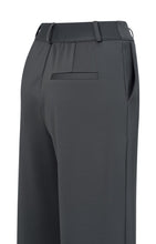 Load image into Gallery viewer, YAYA - Jersey-Hose mit weitem Bein und Zierfalten Anthracite