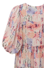 Lade das Bild in den Galerie-Viewer, YAYA - Kleid mit Ballon Ärmeln Flamingo Plume Pink Dessin
