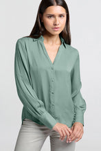 Load image into Gallery viewer, YAYA - Bluse mit klassischen Kragen und Plisseedetails Jade Green