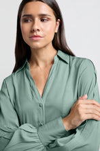 Load image into Gallery viewer, YAYA - Bluse mit klassischen Kragen und Plisseedetails Jade Green