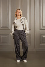 Load image into Gallery viewer, YAYA - Jersey-Hose mit weitem Bein und Zierfalten Anthracite
