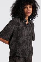 Load image into Gallery viewer, YAYA - Bluse mit Muster washed black dessin