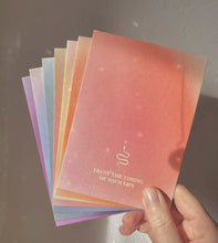 Load image into Gallery viewer, Anna Cosma - Postkarten Set  die 7. Chakra