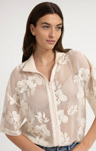 Load image into Gallery viewer, YAYA- Häkeljacke mit Blumenmuster und kurzen Ärmeln in beige