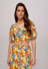 Load image into Gallery viewer, Harper & Yve - Top Stacy Banana Flower