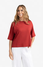Lade das Bild in den Galerie-Viewer, YAYA - oversize Shirt aus Feinstrick Scarlet Sage Red