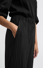 Load image into Gallery viewer, YAYA - Plissierte Hose mit elastischen Gummibund Black