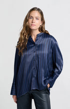 Load image into Gallery viewer, YAYA - Satinbluse mit Streifen Outer Space Blue Dessin
