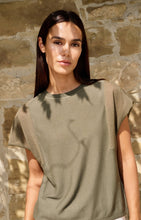 Load image into Gallery viewer, YAYA - Oberteil mit kurzen transparenten Ärmeln in Army Green