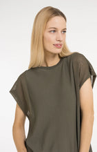 Load image into Gallery viewer, YAYA - Oberteil mit kurzen transparenten Ärmeln in Army Green