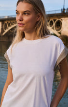 Lade das Bild in den Galerie-Viewer, YAYA -Shirt mit gewebten Ärmeldetails in pure white