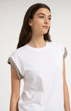 Lade das Bild in den Galerie-Viewer, YAYA -Shirt mit gewebten Ärmeldetails in pure white