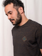 Lade das Bild in den Galerie-Viewer, Shirt - Navy Gold Logo