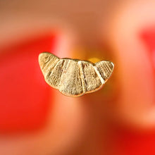 Load image into Gallery viewer, LULU Copenhagen - Earring Croissant gold brushed