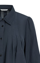 Load image into Gallery viewer, YAYA - Transparente Bluse mit Plissee-Details in Cat Black
