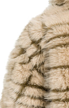 Lade das Bild in den Galerie-Viewer, YAYA - Karierte Jacke aus Fellimitat mit Kragen in Pure Cashmere Grey Dessin
