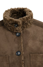 Lade das Bild in den Galerie-Viewer, YAYA - Wende Weste mit Lammfellimitat und Corddetails in Cocoa Brown
