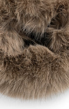 Lade das Bild in den Galerie-Viewer, YAYA - Bündchen aus Fellimitat in Otter Brown
