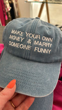 Lade das Bild in den Galerie-Viewer, Love Gang - Cap Make your own Money Jeansblau
