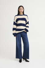 Lade das Bild in den Galerie-Viewer, ICHI - Pullover Dayana in Patriot Blue Streifen
