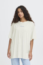Lade das Bild in den Galerie-Viewer, ICHI - oversize Shirt Kamille Slow Days
