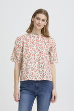 Lade das Bild in den Galerie-Viewer, ICHI - Bluse Qwina in teaberry small flower
