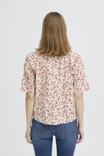 Lade das Bild in den Galerie-Viewer, ICHI - Bluse Qwina in teaberry small flower
