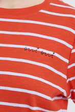 Lade das Bild in den Galerie-Viewer, ICHI - Shirt Nova mit Oui Stickerei in Fiery Red Powder Blue
