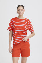 Lade das Bild in den Galerie-Viewer, ICHI - Shirt Nova mit Oui Stickerei in Fiery Red Powder Blue
