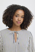 Load image into Gallery viewer, ICHI - Kleid Marrakech in Totale Eclipse Stripe
