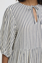 Load image into Gallery viewer, ICHI - Kleid Marrakech in Totale Eclipse Stripe
