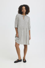 Load image into Gallery viewer, ICHI - Kleid Marrakech in Totale Eclipse Stripe
