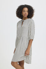 Load image into Gallery viewer, ICHI - Kleid Marrakech in Totale Eclipse Stripe
