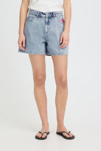 Lade das Bild in den Galerie-Viewer, ICHI - Shorts Laveny in Light Blue Bleached
