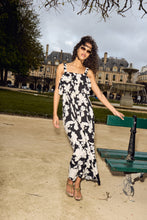 Lade das Bild in den Galerie-Viewer, ICHI - Kleid Hemma in black white flower
