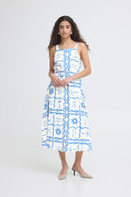 Load image into Gallery viewer, ICHI - Kleid Firisa in blue tile print
