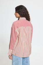 Load image into Gallery viewer, ICHI - Bluse Louri in  Rhododendron/White Stripe
