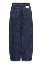Lade das Bild in den Galerie-Viewer, ICHI - Barrel Jeans Salia in Dark Blue Broken Denim

