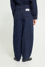 Lade das Bild in den Galerie-Viewer, ICHI - Barrel Jeans Salia in Dark Blue Broken Denim
