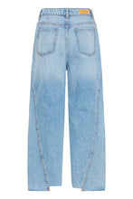Load image into Gallery viewer, ICHI - Jeans Obinne Barrel fit in Denim light blue stonewashed
