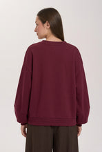 Lade das Bild in den Galerie-Viewer, 24COLOURS -  Sweatshirt mit voluminösen Ärmeln in bordeaux
